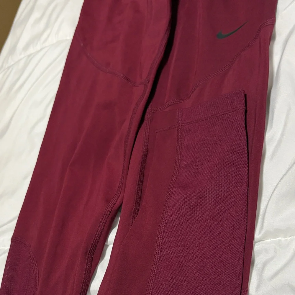 Nike Pro Maroon Leggings - Picture 3 of 4